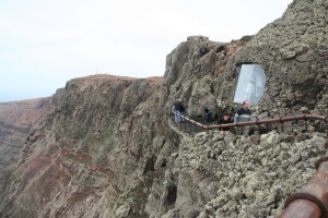 Utsiktspunkt, bygget inn i en klippe p yas nordligste punkt, her ser en rett over til den vesle naboya La Graciosa